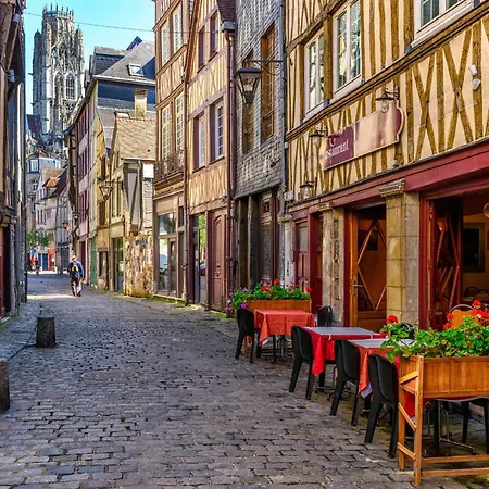 Le Lauroise Magnifique F2 Place Des Carmes Daire *