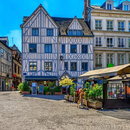 Le Lauroise Magnifique F2 Place Des Carmes Daire *