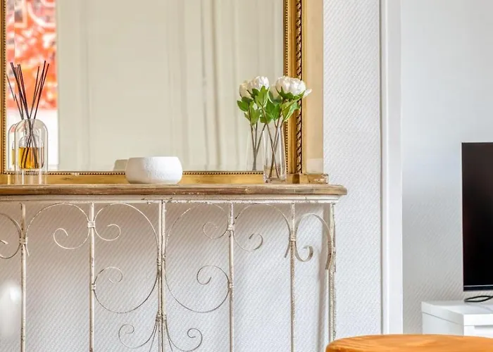 Le Lauroise Magnifique F2 Place Des Carmes Apartmán *