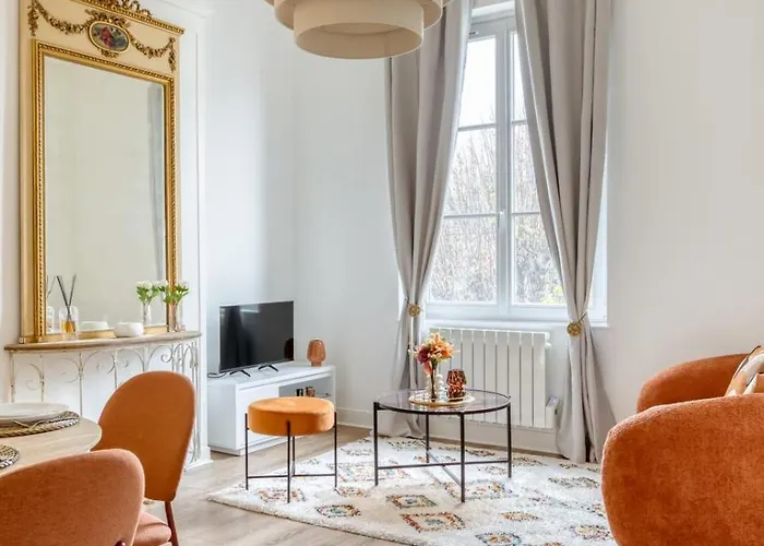 Le Lauroise Magnifique F2 Place Des Carmes *